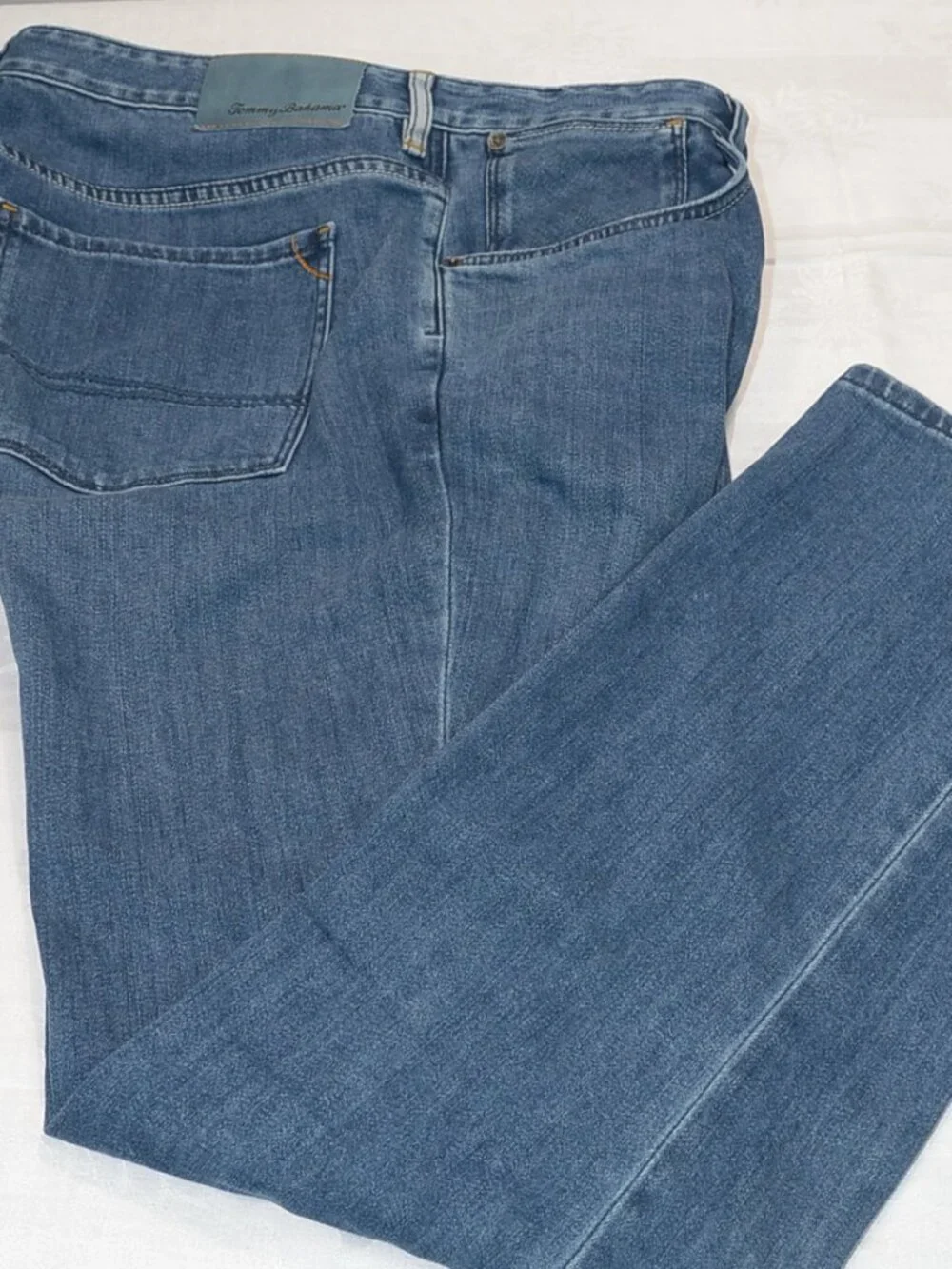 Tommy Bahama Authentic Fit Denim Stretch Jeans -- Medium Wash -- Tag 38x32 - Picture 2 of 6